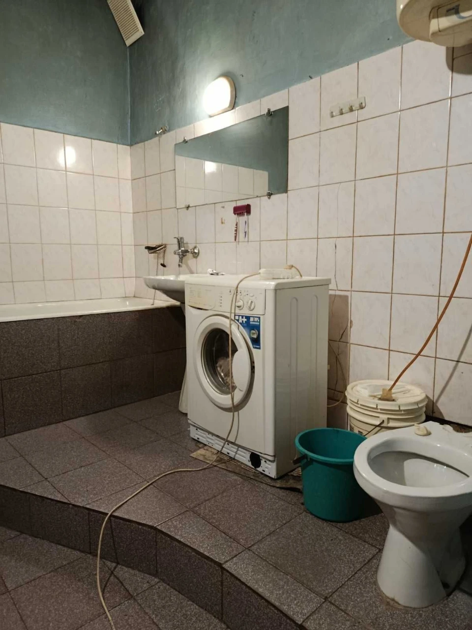Продам 4-х комнатную квартиру в центре
