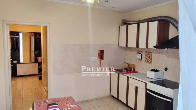 Продам квартиру з ремонтом на 2му поверсі на Таїрова