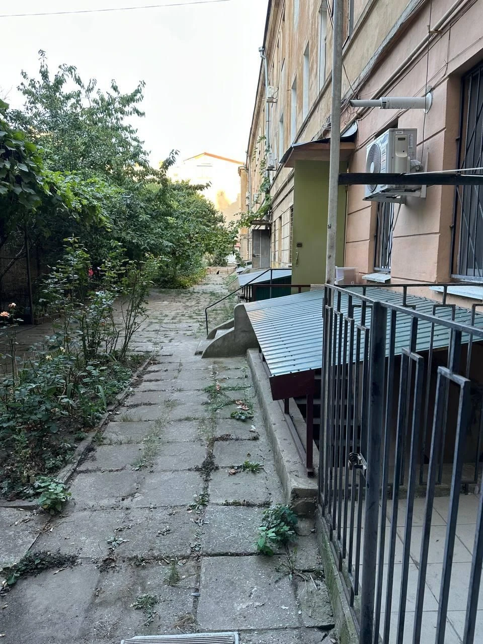 Продам 3-кімн квартиру біля Музкомедії, вул. Ясна (3-203-029