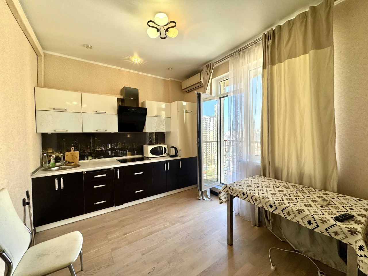 Аркадия. ЖК 2 жемчужина. 50 м. Ремонт. Программы - Да !