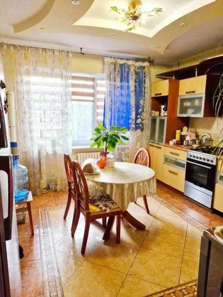 Продам большую 2 комн. квартиру на Тополева (р-н Вузовского)