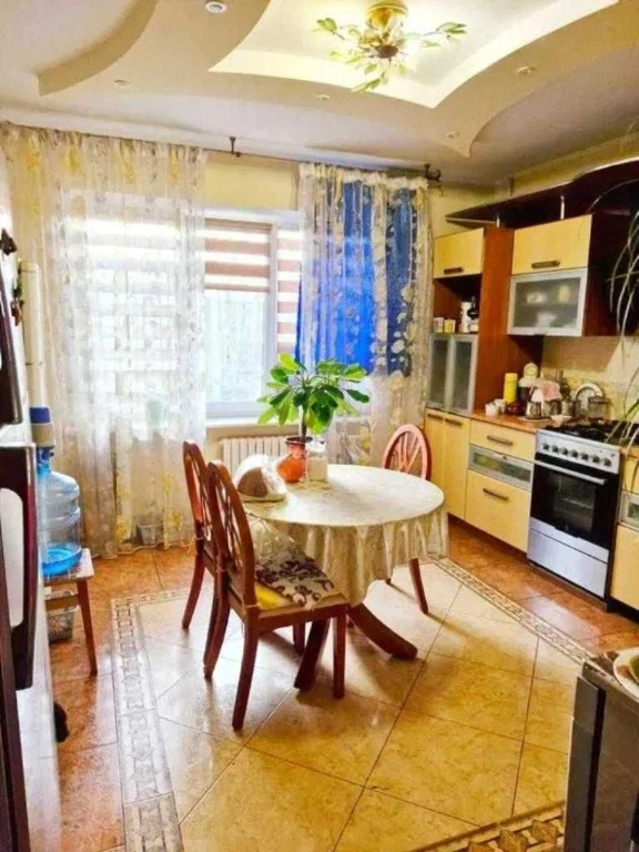 Продам большую 2 комн. квартиру на Тополева (р-н Вузовского)