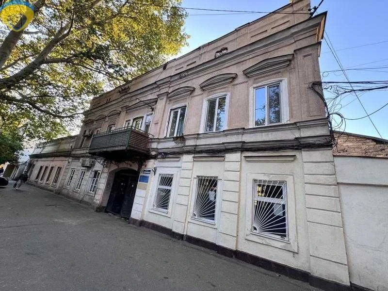 Квартира двухкомнатная с индивидуальным  газовым отоплением.