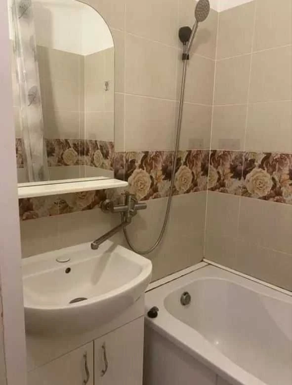 Продам 2-кімнатна квартира в центрі з газом Новосільського У