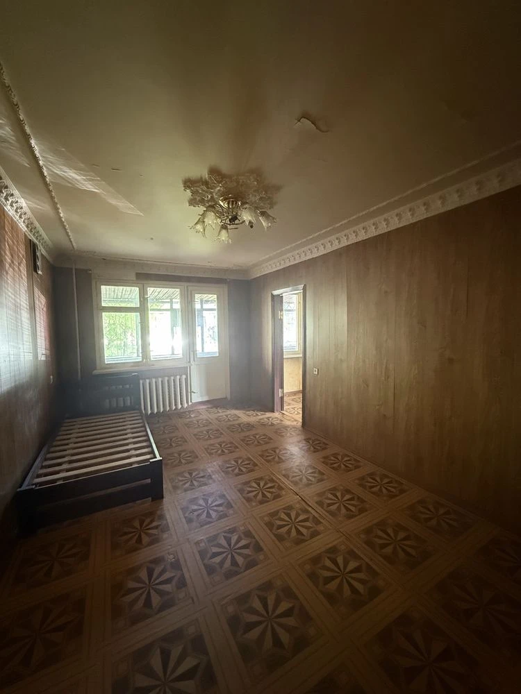 Продам трикімнату квартиру з власним підвалом в р-н Клюшки s