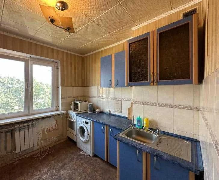 Продаж 3-кімнатної квартири на Черемушках, 1-а станція Люстд