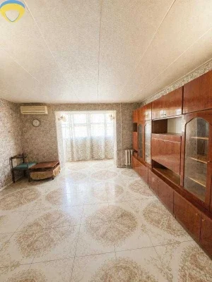 Продам трехкомнатную квартиру в Аркадии. Торг!