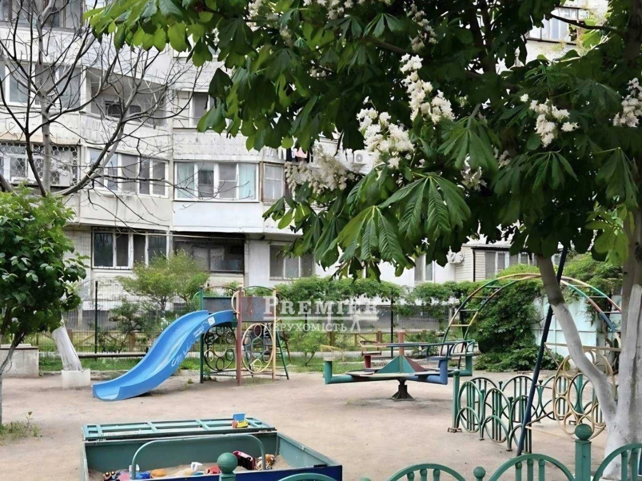 Продам 2-х кімнатну квартиру з ремонтом на Висоцького