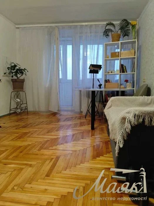 Продаж 1 кімнатної кварири Дніпровський район, вул. Весніна