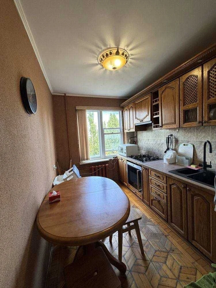 Продам 3-кімнатну квартиру з газом, Таїрова вул. Академіка К