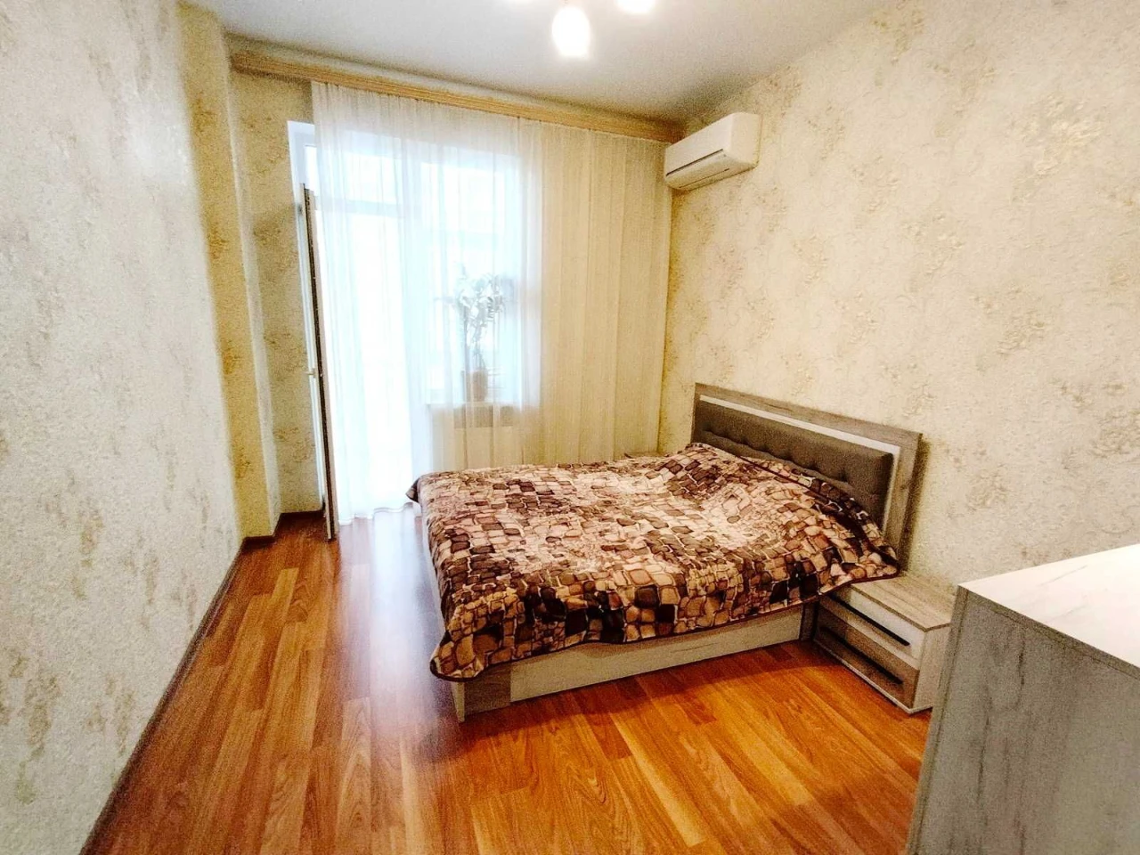 2-кімнатна квартира в ЖК з якісним ремонтом, м-ко Котовськог