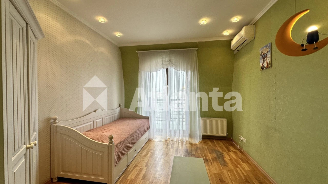 Трикімнатна квартира в центрі, парк Шевченка, програми
