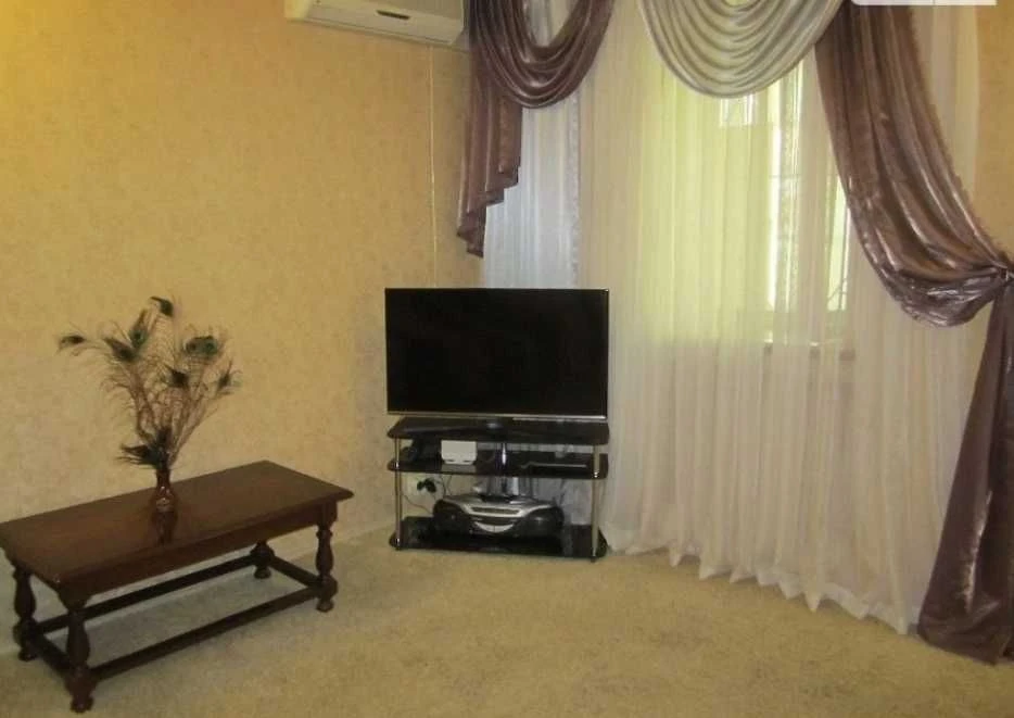Продам 1-кімнатну квартиру 38 м², Центр, Європейська / Дериб