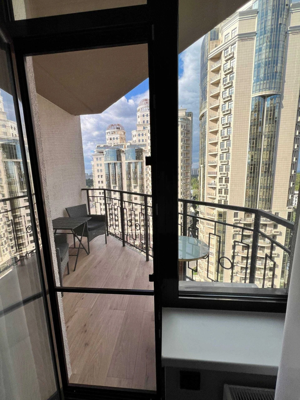 Продам 2-комн. квартиру 53,3 м2 с ремонтом и техникой в ЖК Р