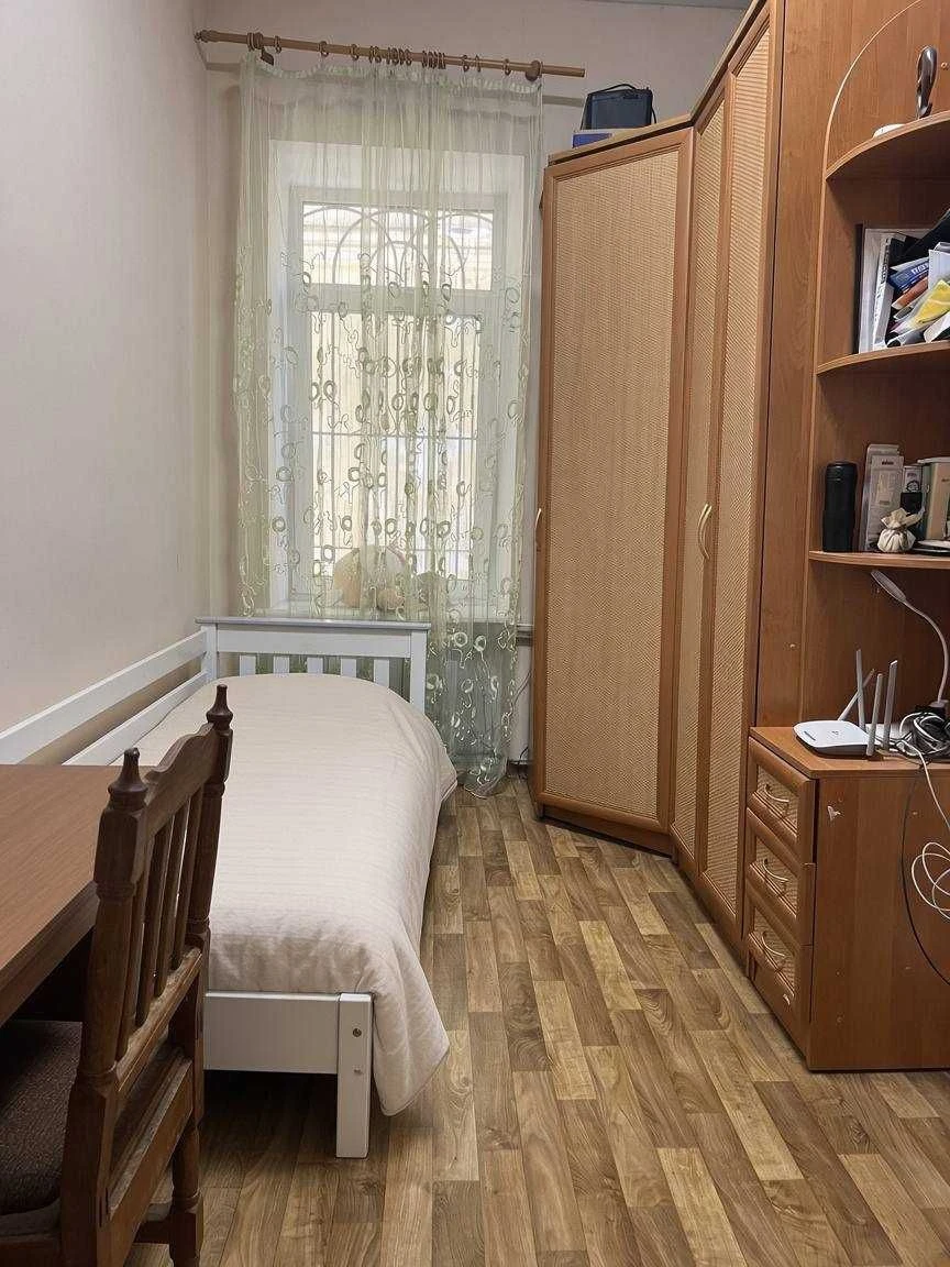 Продам велику затишну трикімнатну квартиру  з капітальним ре