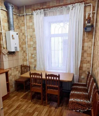 Продам велику затишну трикімнатну квартиру  з капітальним ре