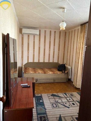 Продам квартиру 2 кімнатну в затишному дворі поруч з ринком