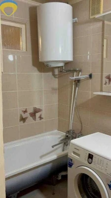 Продам квартиру 2 кімнатну в затишному дворі поруч з ринком