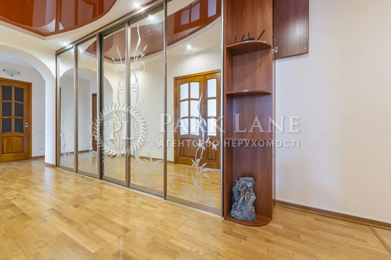 Apartment for sale on Zdanovska Yuliya (Lomonosova) St. 60a in Kyiv