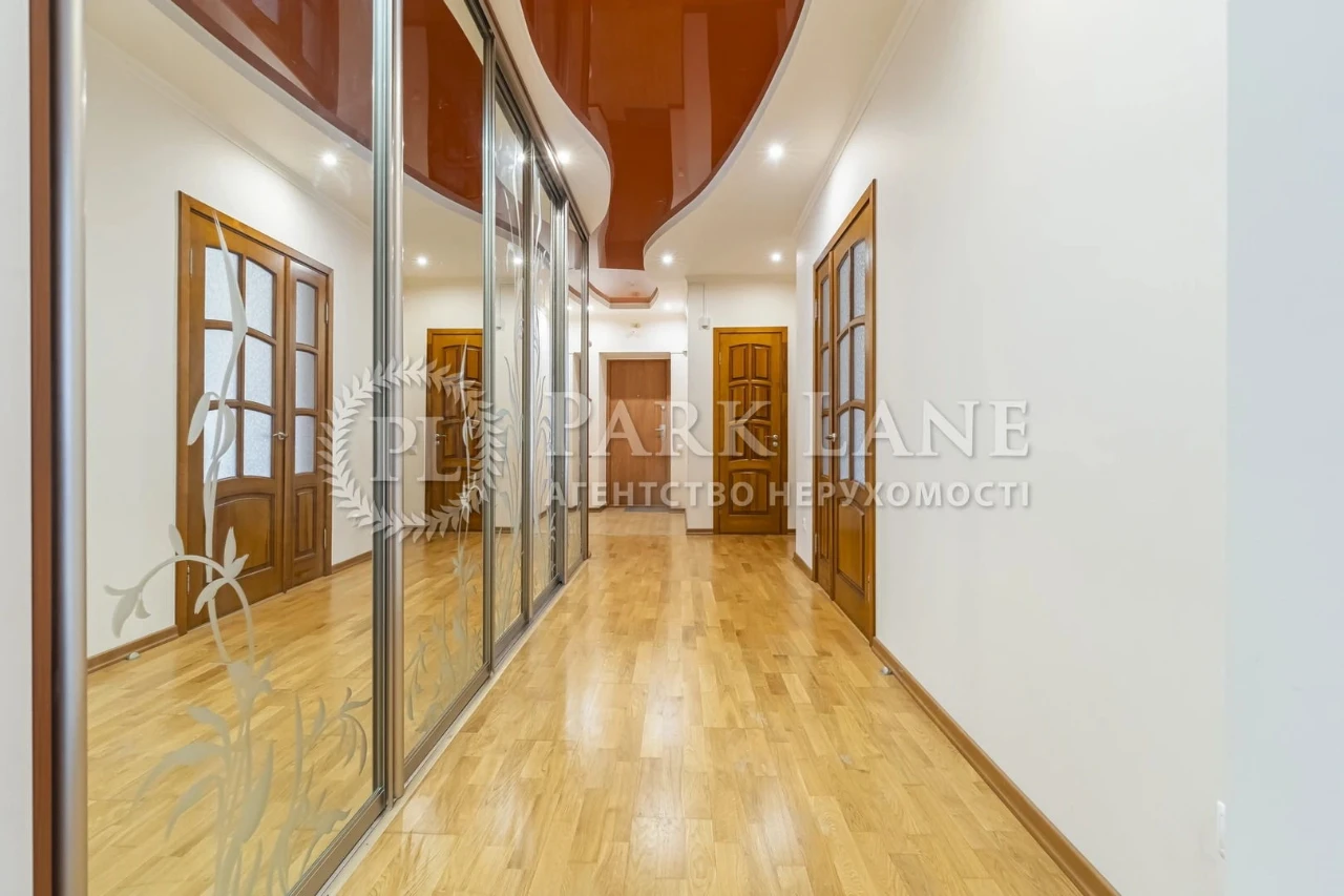 Apartment for sale on Zdanovska Yuliya (Lomonosova) St. 60a in Kyiv