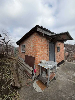 Продаж будинку,  поруч з центром — 10 соток, господарські сп