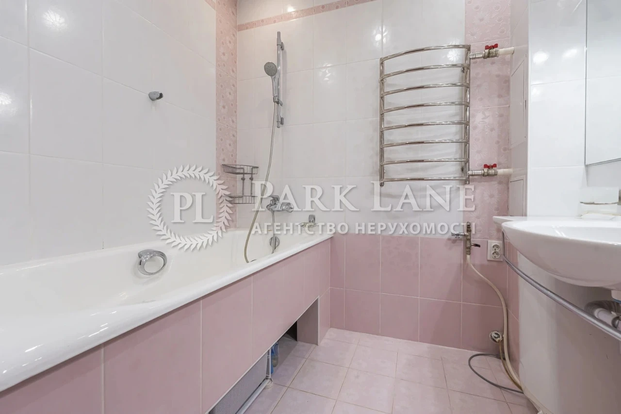 Apartment for sale on Zdanovska Yuliya (Lomonosova) St. 60a in Kyiv
