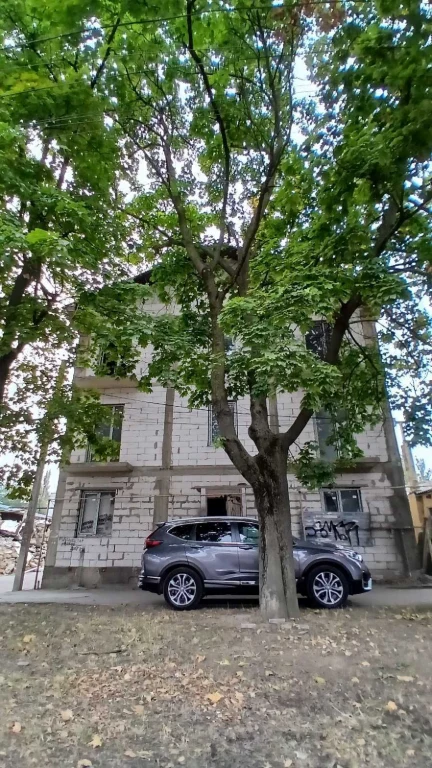 Продам будинок 3 поверховий вул.Стовпова