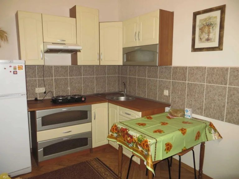Продам частину будинку на Таїрова, вул. Левітана (223-872