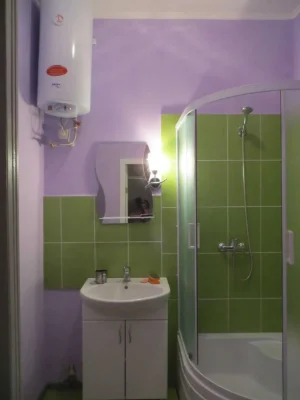 Продам частину будинку на Таїрова, вул. Левітана (223-872