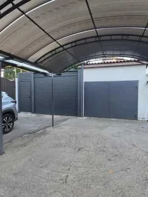 Продам красивый дом с ухоженным участком на Китобойной, Киев