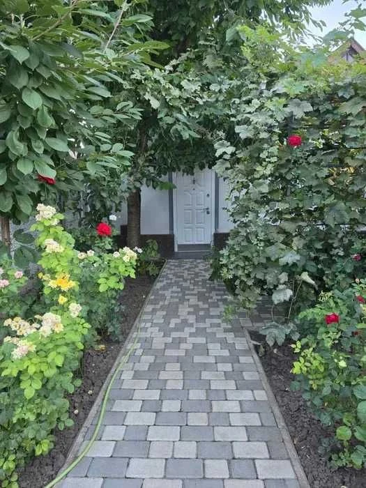 Продам красивый дом с ухоженным участком на Китобойной, Киев