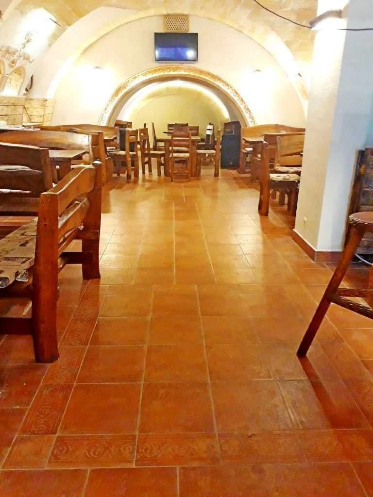 Кафе-бар с арендатором в центре на Успенской
