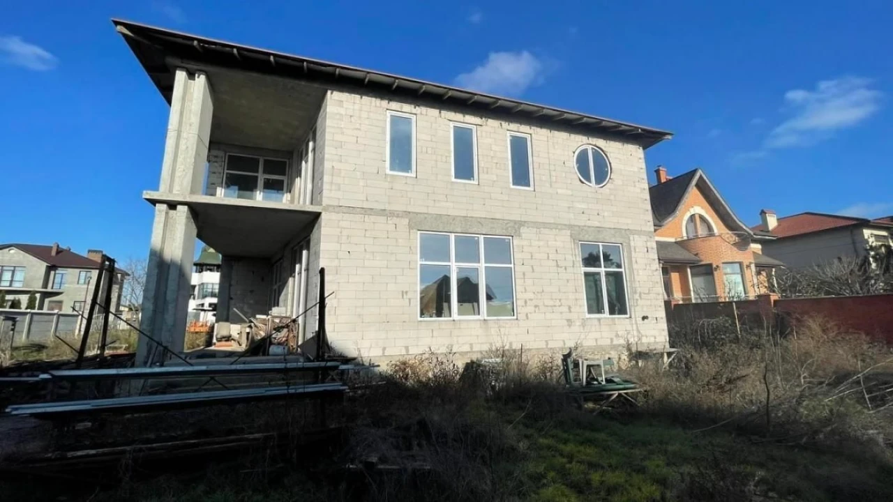 Продажа коробки в Совиньоне, подвал, гараж , 10 соток
