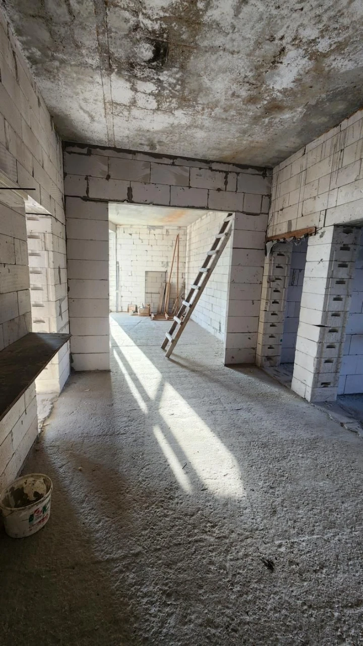 Продажа коробки в Совиньоне, 10 сот, подвал, 440м²