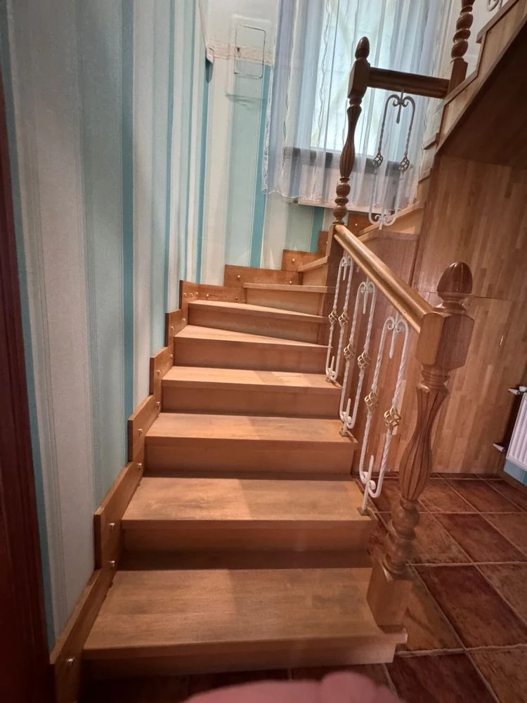 Продам на Холодній Горі двохповерховий цегляний будинок 206м