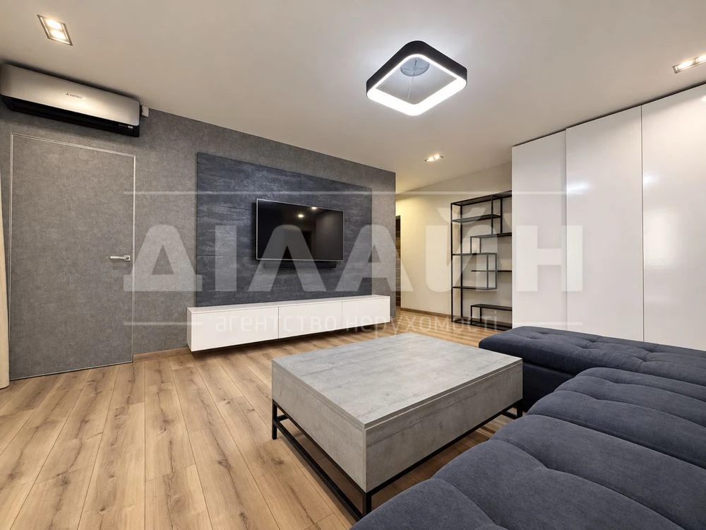 Ексклюзивна 3-кімнатна квартира 84 м² з панорамою на Дніпро,