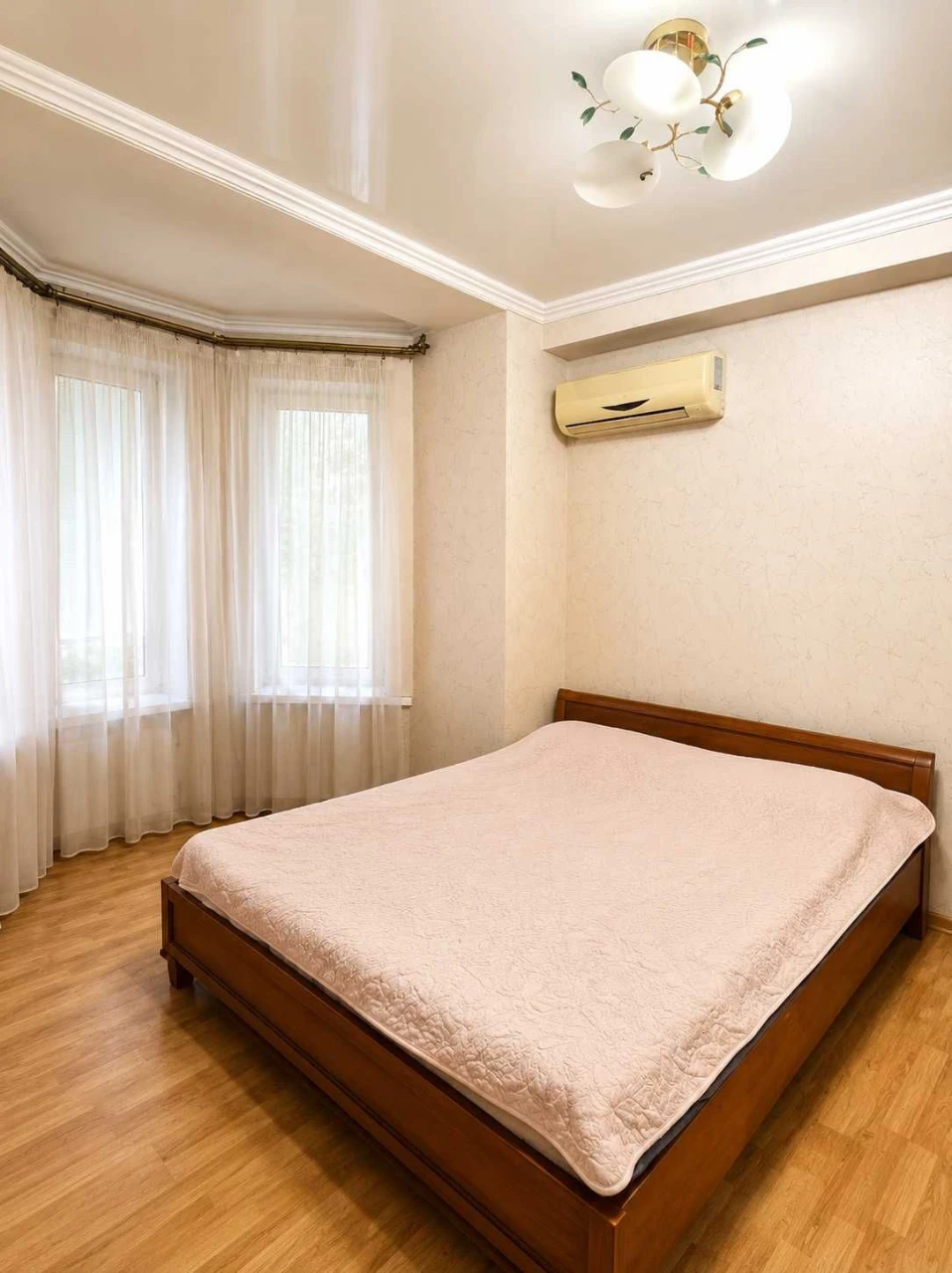 Продаж 2-кімнатної квартири. Центр, район площі Університетс