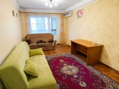 Продаж 2х-кімнатної квартири. Центр, район Малого ринку.