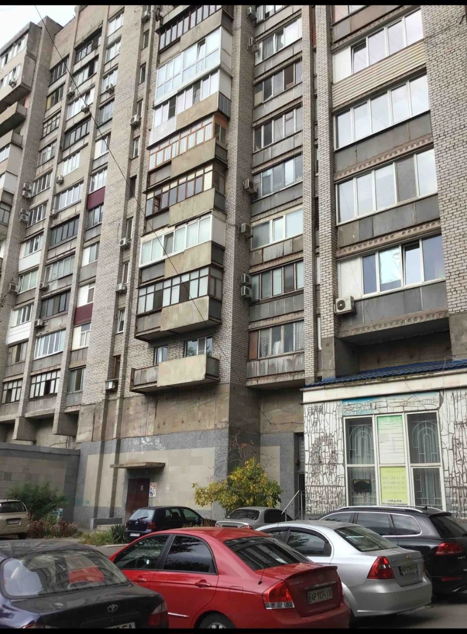 Продам 5-кімнатну квартиру в центрі міста