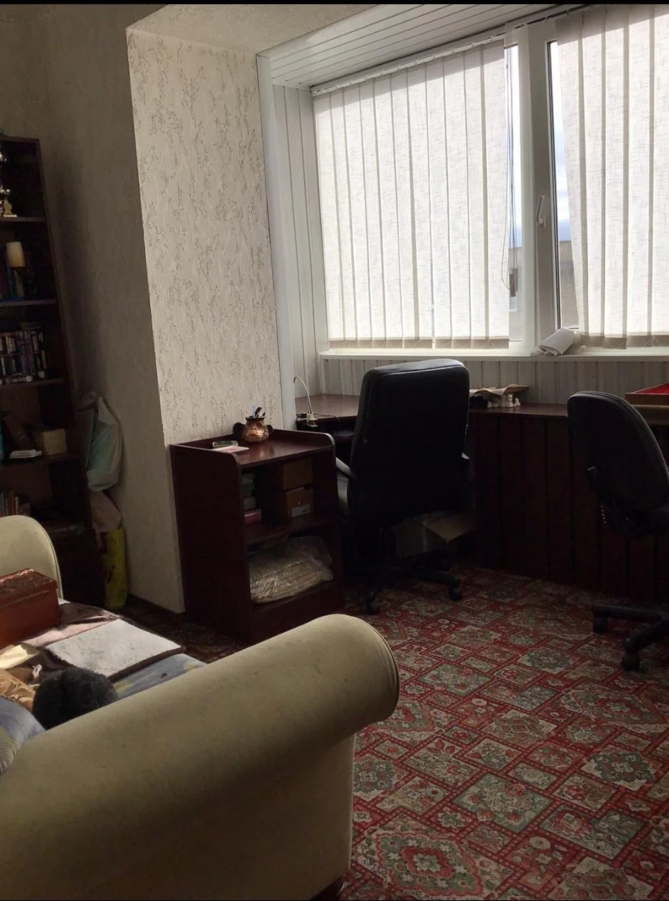 Продам 5-кімнатну квартиру в центрі міста
