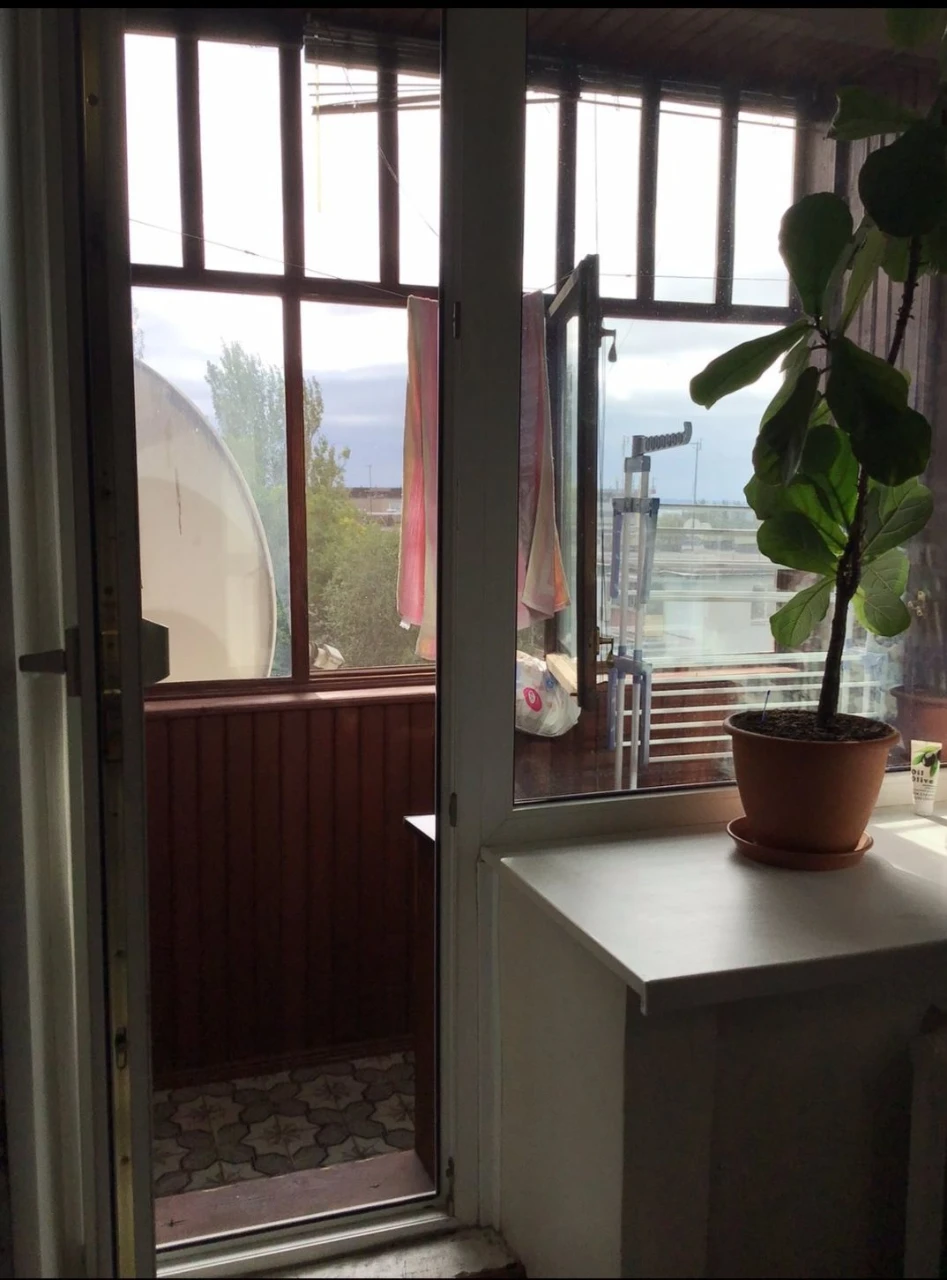 Продам 5-кімнатну квартиру в центрі міста