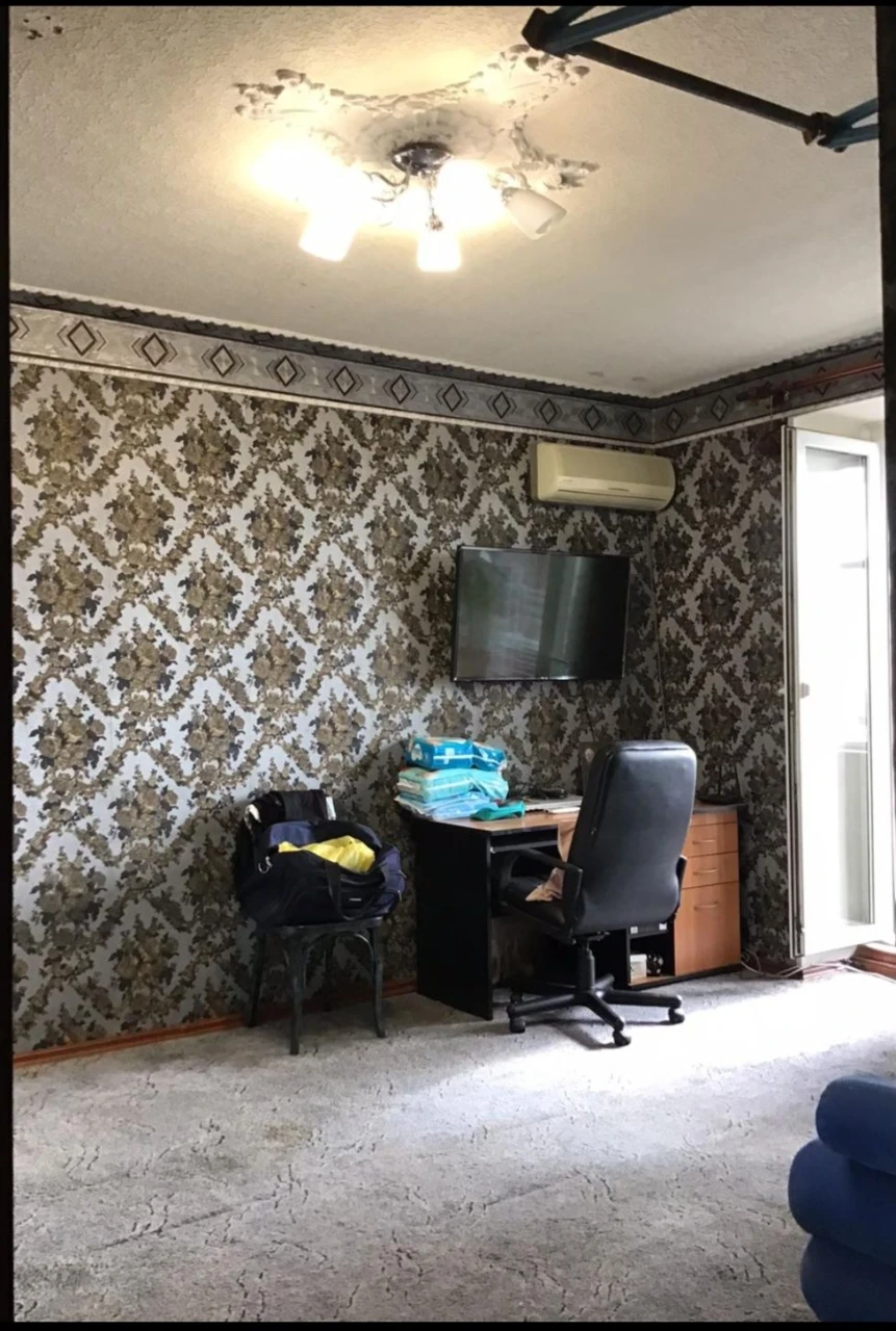 Продам 5-кімнатну квартиру в центрі міста