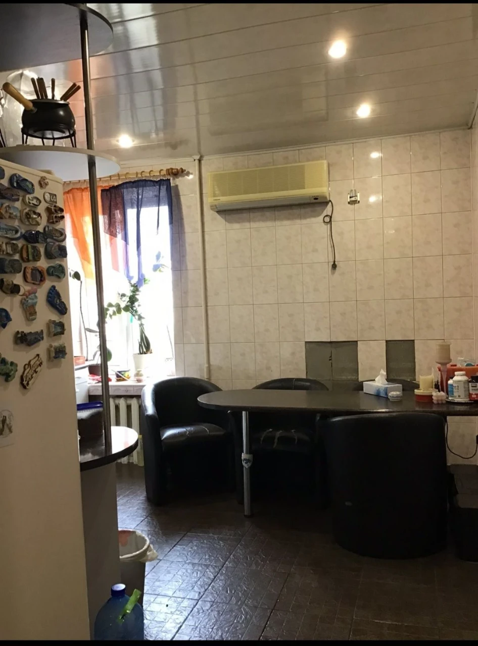 Продам 5-кімнатну квартиру в центрі міста