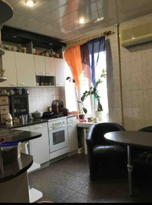 Продам 5-кімнатну квартиру в центрі міста