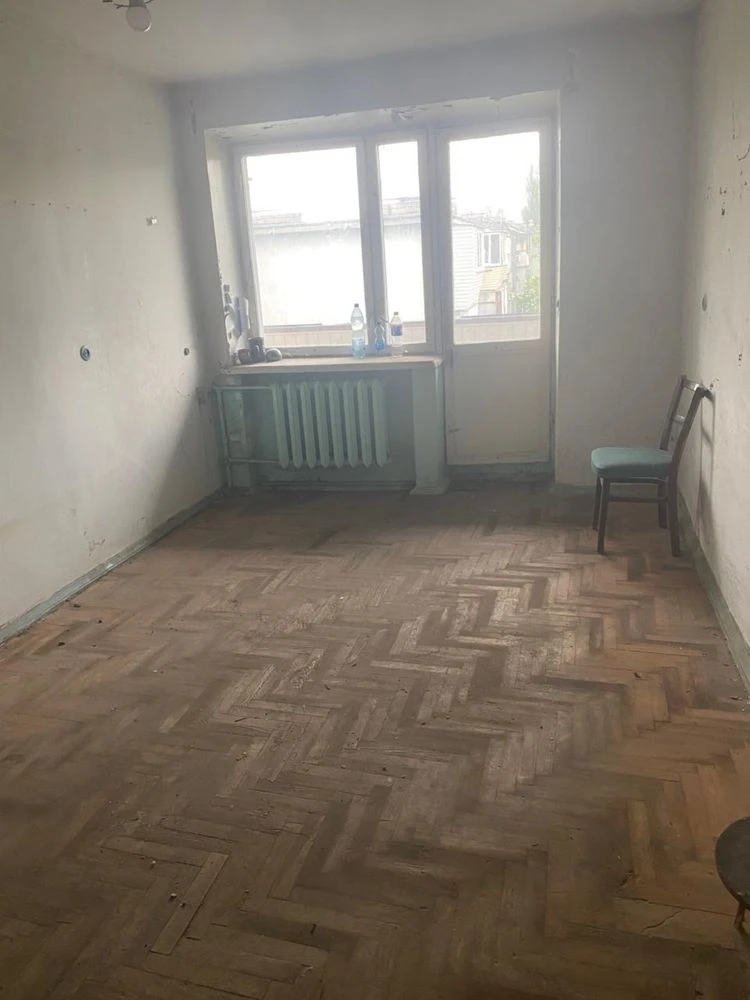 Продам 1 комнатную квартиру в кирпичном доме по уличе северо