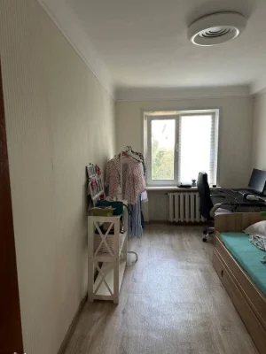 Продам 4х кімнатну квартиру Задніпровська 22