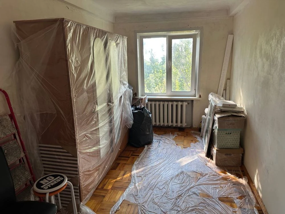 Продам 4х кімнатну квартиру Задніпровська 22