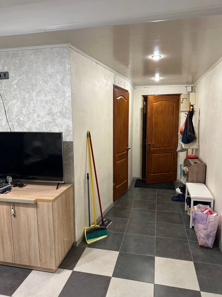Продам 4х кімнатну квартиру Задніпровська 22