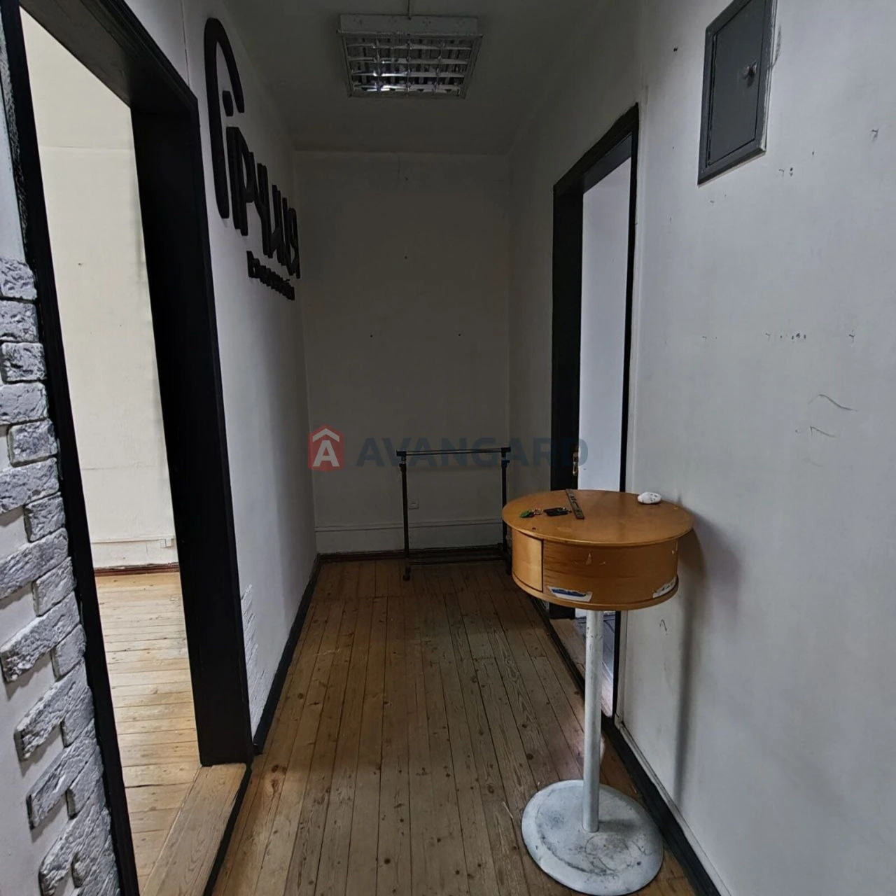 Продаж 2 к кв по пр Соборному 170А, Цоколь.