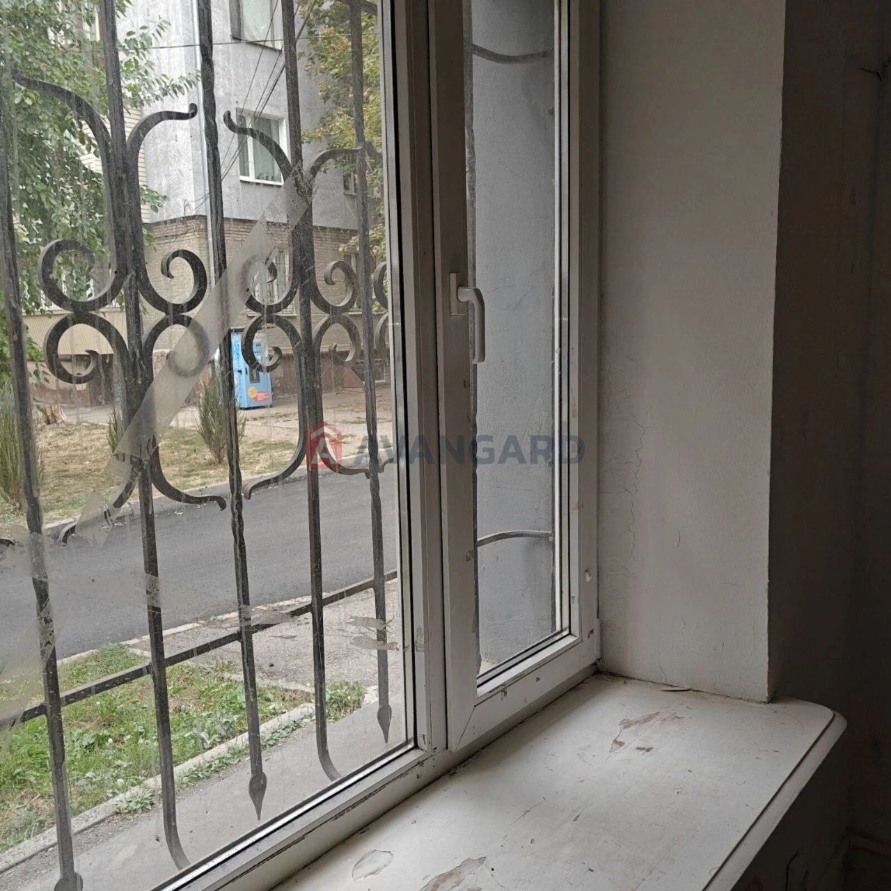 Продаж 2 к кв по пр Соборному 170А, Цоколь.